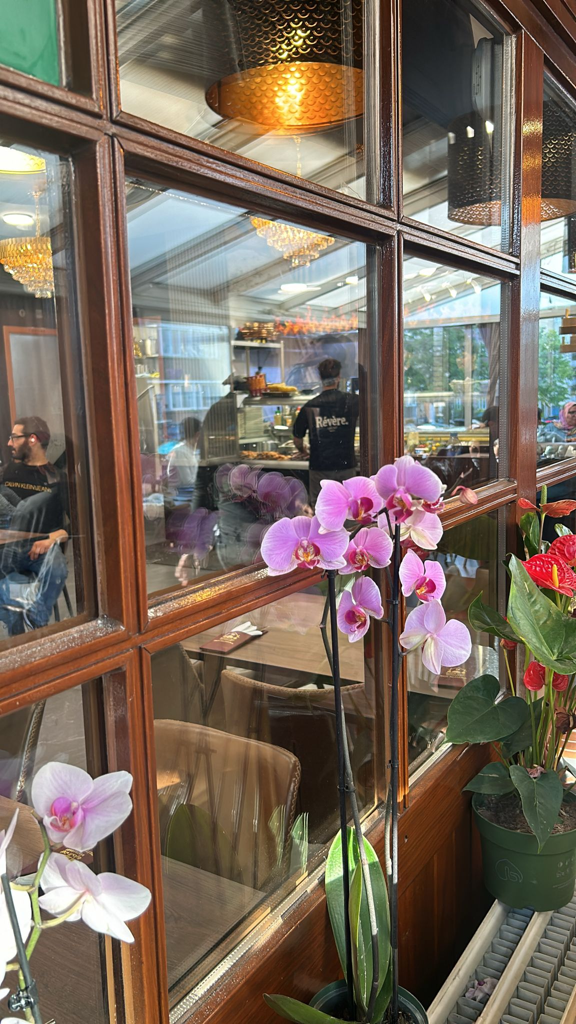 Intérieur chaleureux du restaurant levantin Beit Al Hara Molenbeek Bruxelles